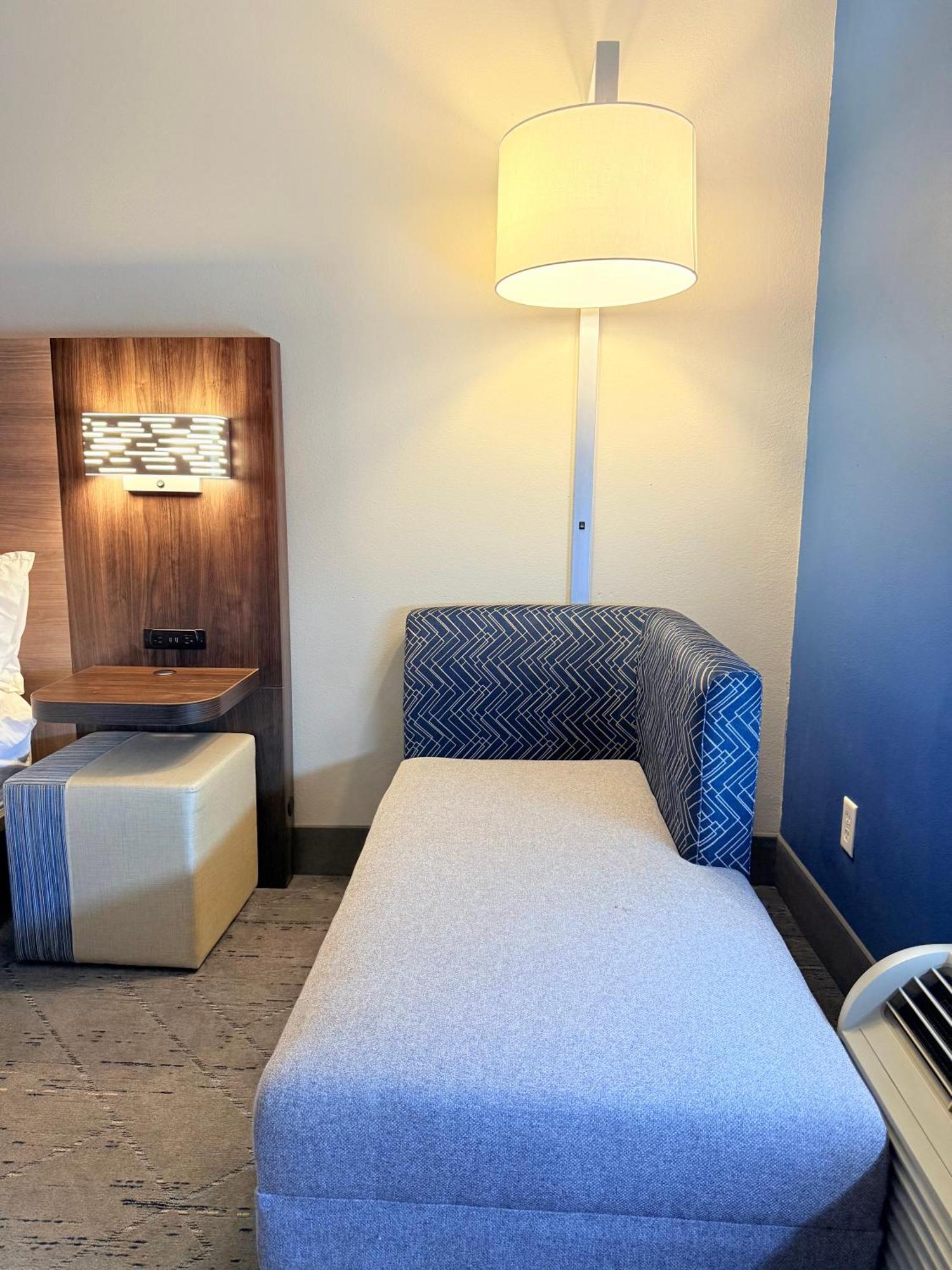 Holiday Inn Express Kenedy By Ihg Kültér fotó