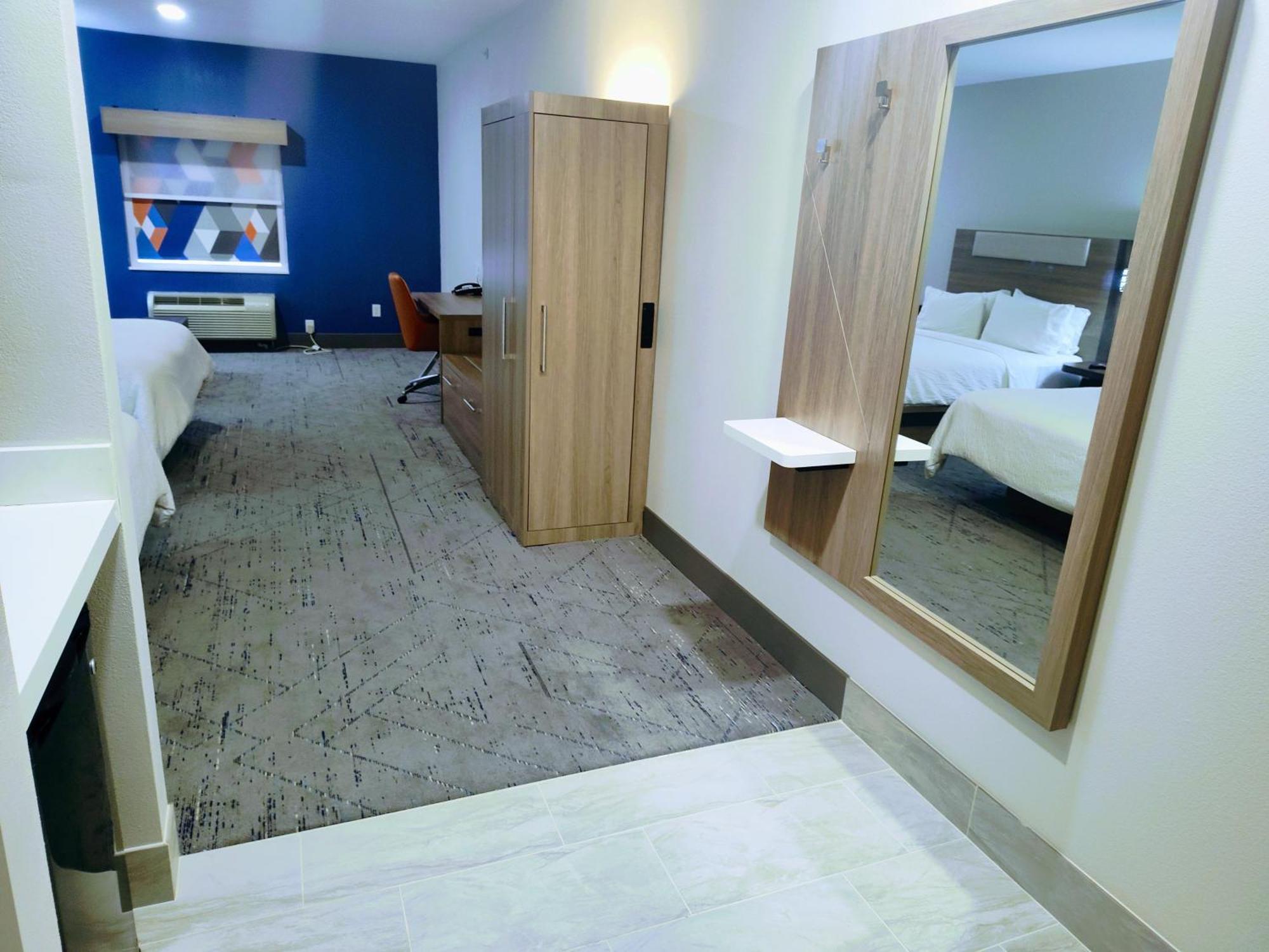 Holiday Inn Express Kenedy By Ihg Kültér fotó
