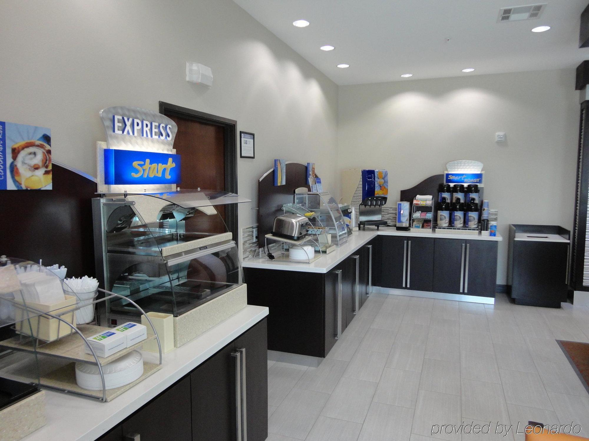 Holiday Inn Express Kenedy By Ihg Kültér fotó