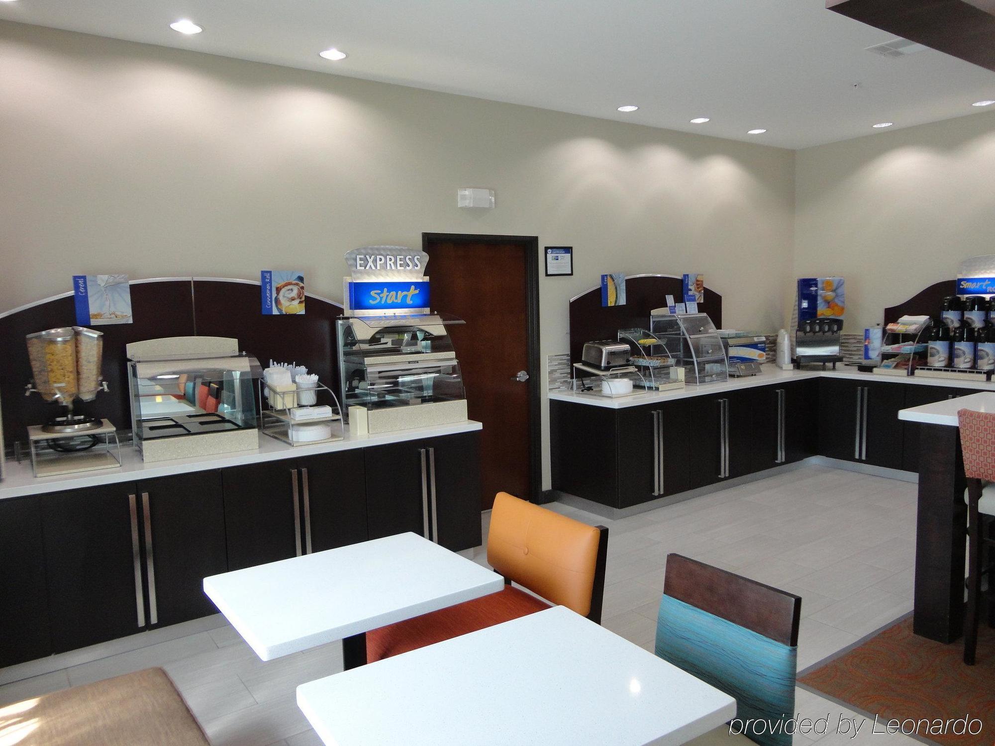 Holiday Inn Express Kenedy By Ihg Kültér fotó